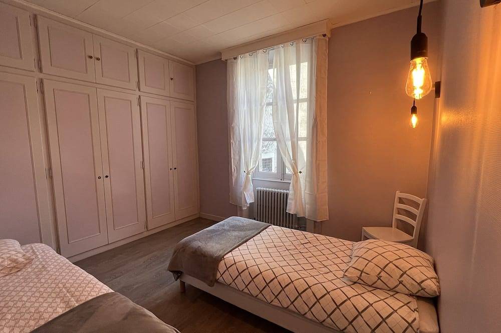 Apartamento entero, Appartement T4 - 80m2 - Meublé - Centre Ville - Proche Thermes in Lons-le-Saunier, Jura