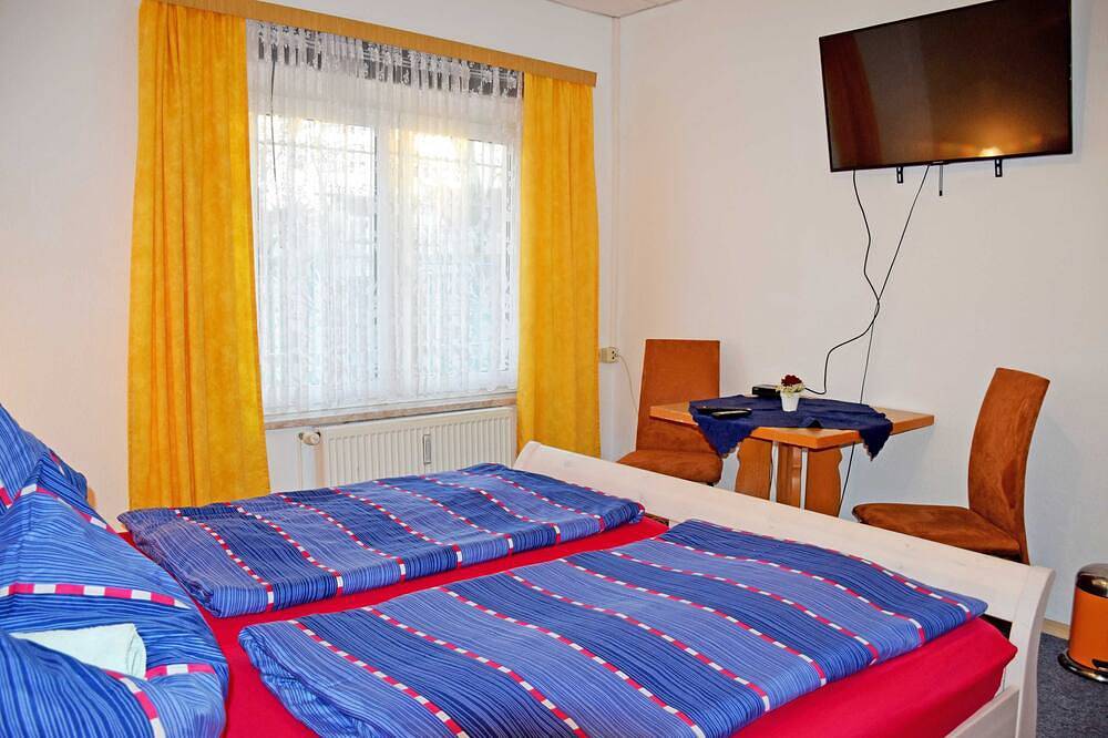 Ganze Wohnung, Ferienzimmer links - Deb 038 Ferienwohnung/-zimmer Aschersleben in Aschersleben, Region Salzlandkreis