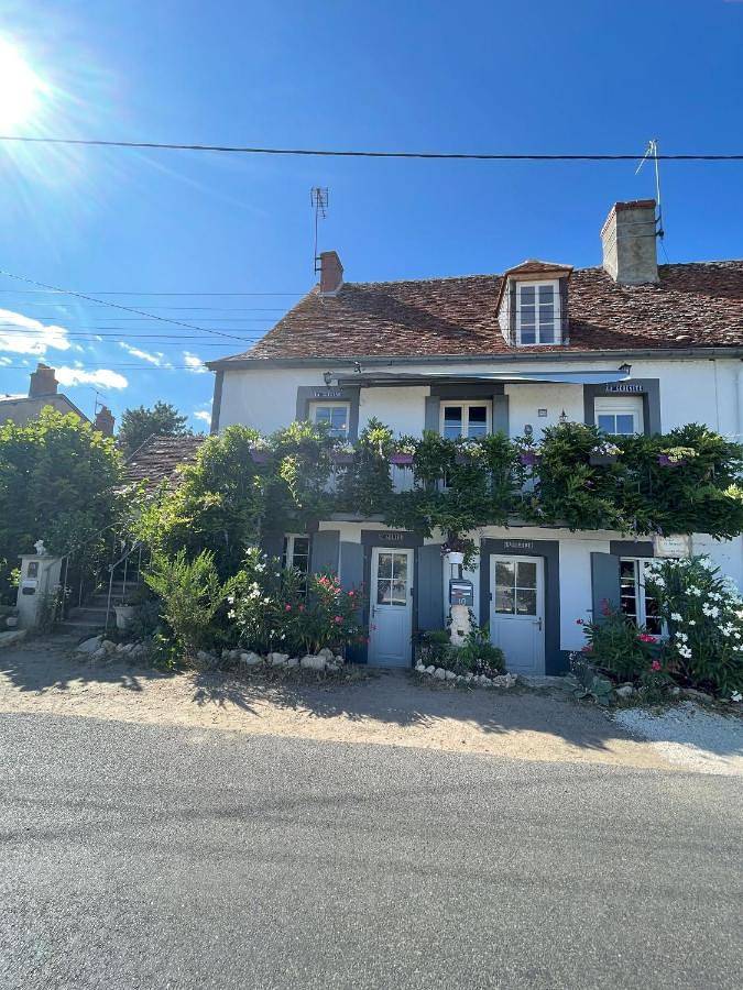 Gîte pour 4 personnes, avec terrasse dans Cuffy