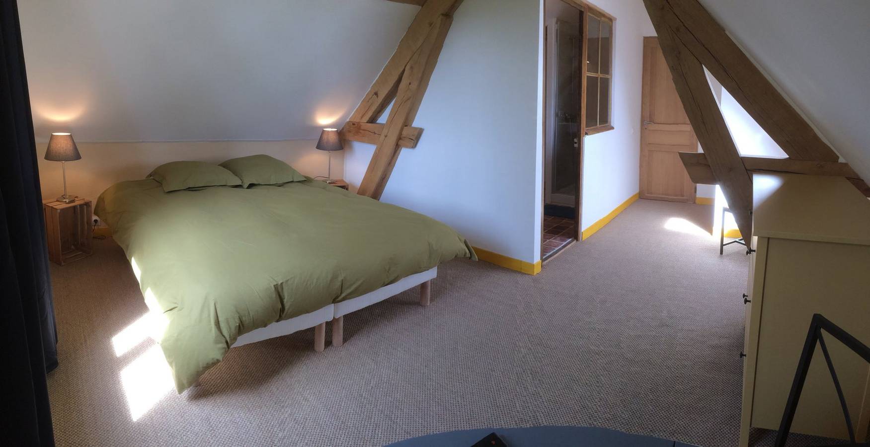 Chambres d'hôtes À L'Atelier - Chambre Sous les toits in Vézelay, Parc naturel régional du Morvan