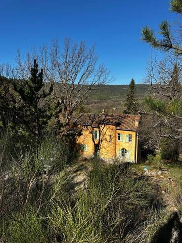 Maison d’hôte pour 2 personnes, avec jardin ainsi que vue et piscine, animaux acceptés à Moustiers-Sainte-Marie