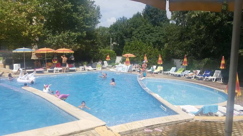 Appart’hôtel pour 4 personnes, avec terrasse et piscine - 1