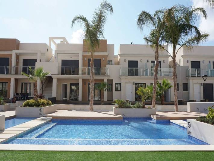 Bungalow para 4 personas, con balcón además de piscina para niños y piscina, Familias con niños en Costa Orihuela