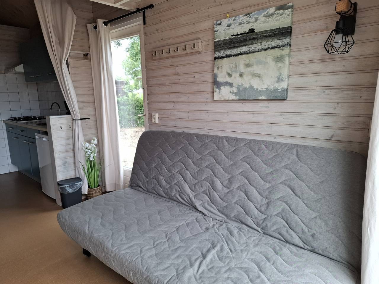 Charmantes Tiny House für 4 Personen mit Terrasse in Ellemeet in Ellemeet, Zeeuwse Kust