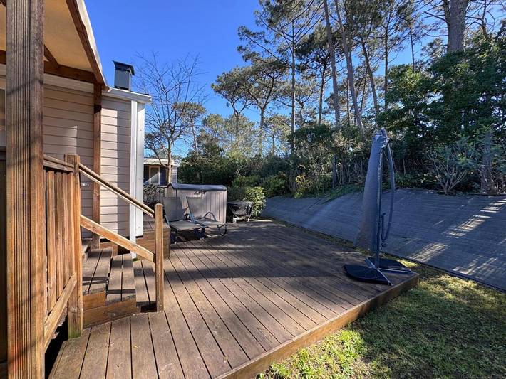 Camping pour 6 personnes, avec terrasse et jardin ainsi que vue et piscine, animaux acceptés à Lège-Cap-Ferret