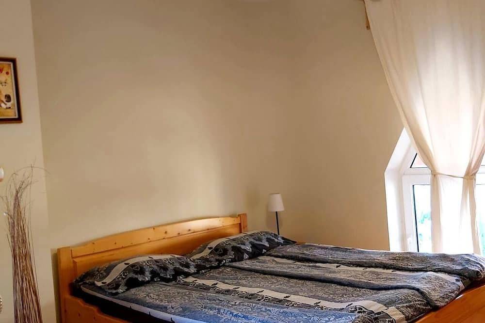 Entire apartment, The Kata Kunyhó awaits its guests in the heart of Keszthely! in Keszthely, Keszthely region