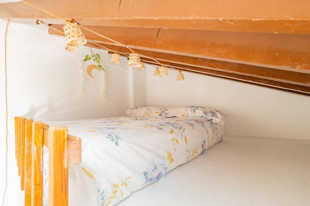 Apartamento entero, Cubo's Estudio Doble Noches de Luna & Pool / centro urbano / aire acondicionado / piscina comunitaria in Casabermeja, Provincia de Málaga