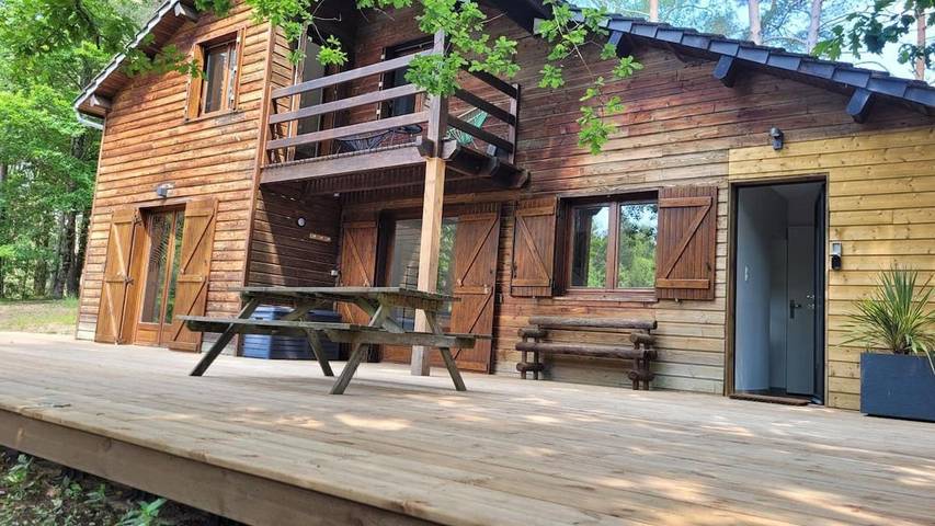 Maison de campagne pour 6 personnes, avec vue et terrasse ainsi que vue sur le lac et jardin à Rosiers-d'Égletons