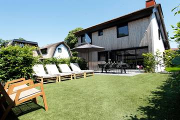 Ferienhaus für 14 Personen, mit Balkon/Terrasse und Terrasse in Schoorl