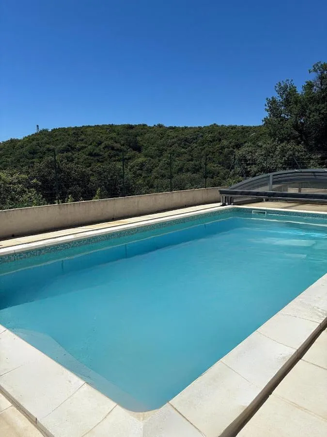 Ferienhaus für 9 Personen, mit Terrasse und Ausblick sowie Pool, mit Haustier - 1