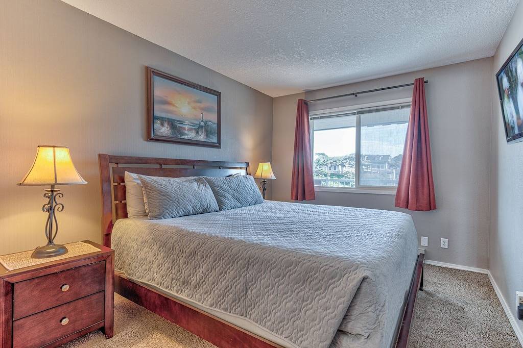 Ganze Wohnung, \"Shore Thing\" - Deluxe 3rd Floor Oceanfront Condo - Wifi, Pool & Zugang zum Strand! in Lincoln City, Devils Lake (OR)
