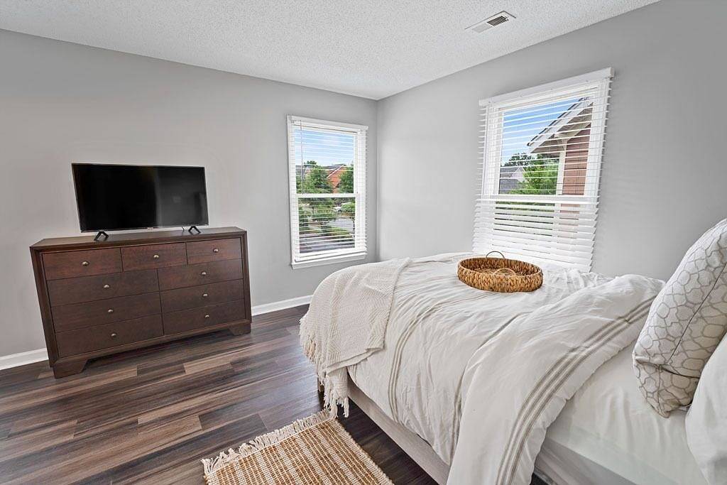 3-5 Mins from Downtown Cozy Clean & Newly Renovated 2 level Home in Greensboro, Guilford County