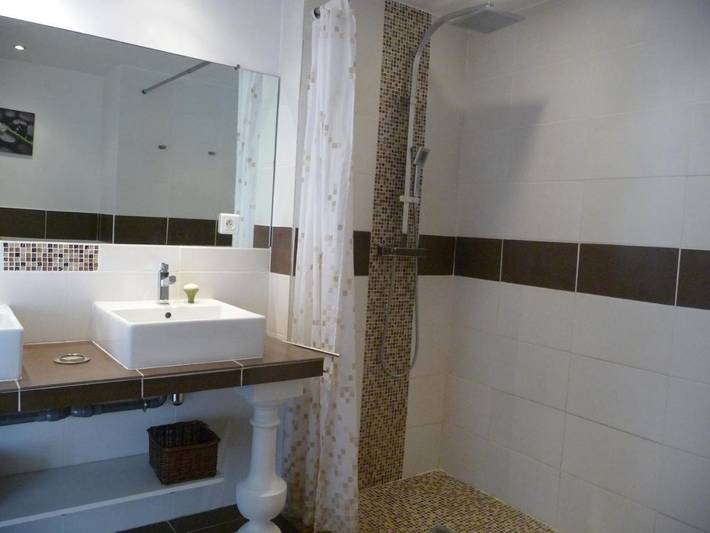 Gîte pour 7 personnes, avec jardin et vue à Castagniers - 4