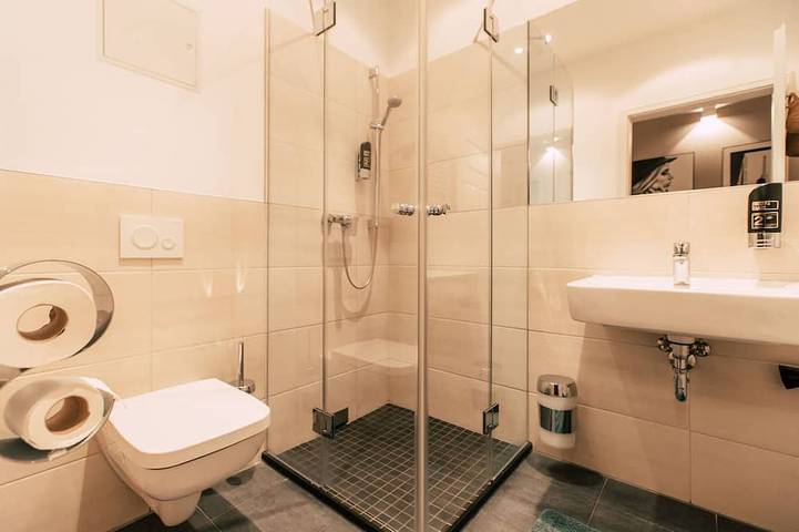 Apartamento entero, *Boho* 2-room apartment with a kitchen, dining area, and balcony - Luga Homes - Townhouse in Leipzig Mitte, Leipzig
