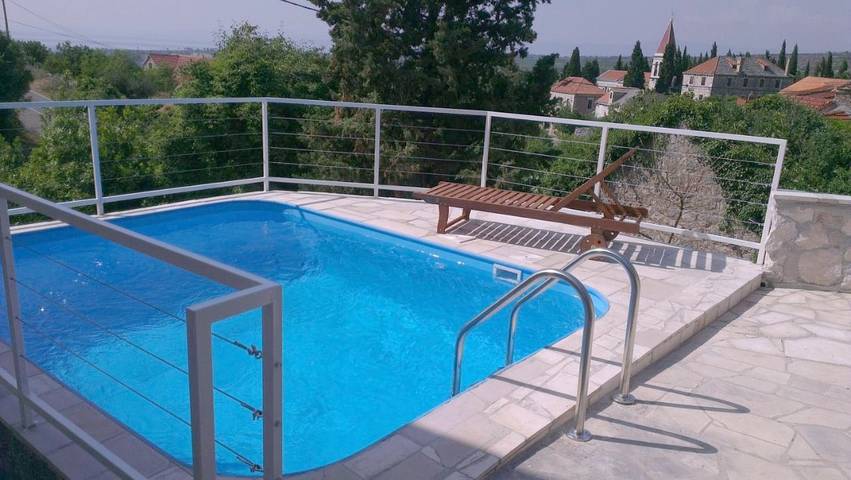 Ferienhaus für 6 Personen, mit Pool und Terrasse