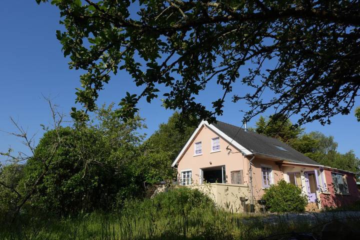 Gîte pour 8 personnes, avec terrasse et jardin