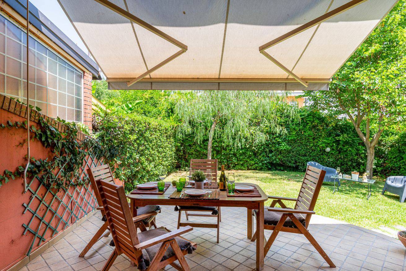 Ganze Wohnung, Naxos Seaside Apt with Gardens, Parking and Pool in Recanati (Sizilien), Giardini-Naxos