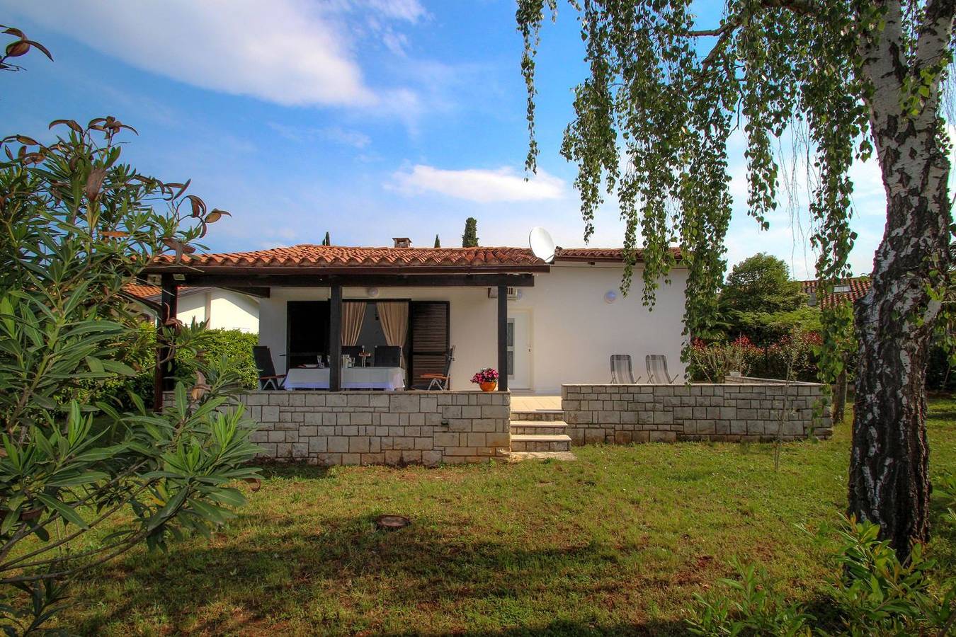 Hundefreundliches Ferienhaus nur 100 Meter zum Strand mit Grillbereich in Novigrad, Umag und Umgebung