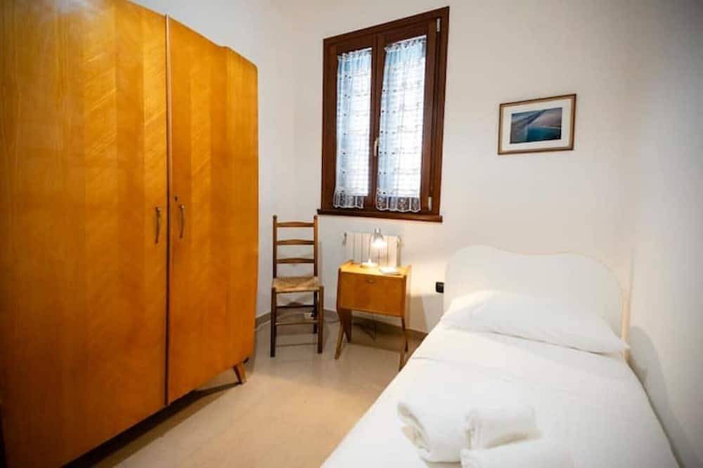 Appartamento intero, La Via per Tharros Iun Q8791 appartamento in centro con parcheggio e cortile in Oristano, Campidano