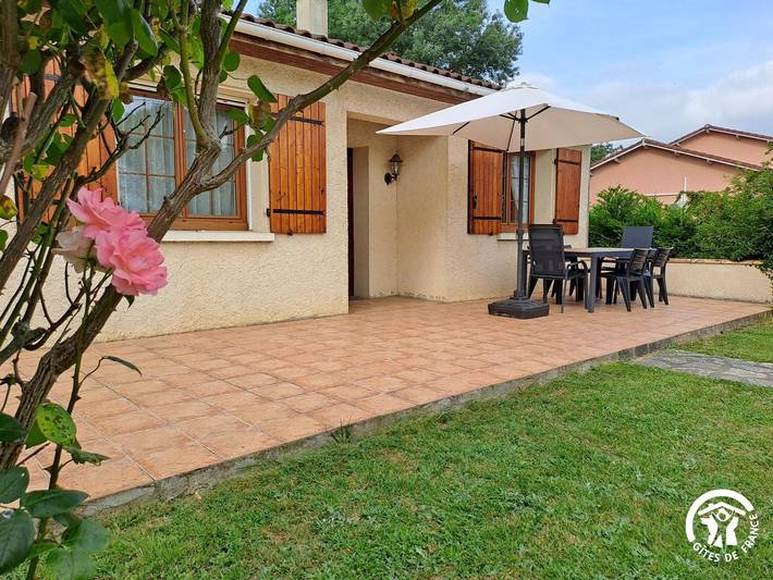 Gîte pour 6 personnes, avec Terrasse ainsi que Jardin et Piscine dans Verdalle