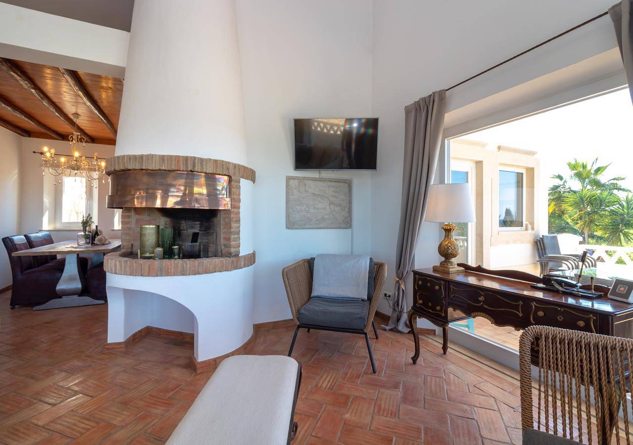 Villa Atlantic Blue,  near the beach with Ocean views in Ferragudo, District de Faro