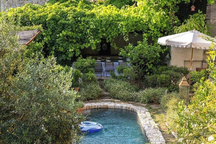 Location de vacances pour 10 personnes, avec jardin et piscine à Castellar