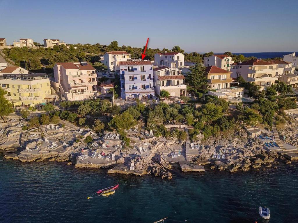 Ganze Wohnung, 2-Zimmer-Ferienwohnung am Strand Razanj, Rogoznica A-22076-c in Razanj, Šibenik-Knin