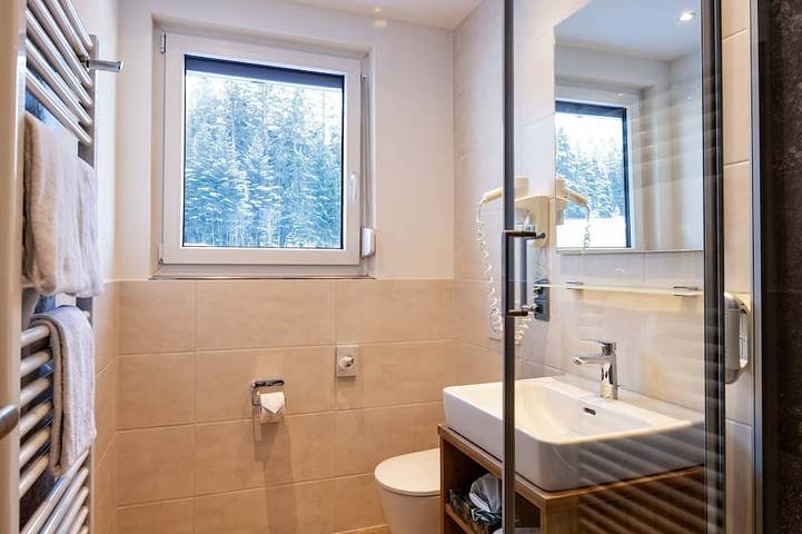 Ganze Wohnung, Premium Doppelzimmer mit Balkon in Furtwangen, Südschwarzwald