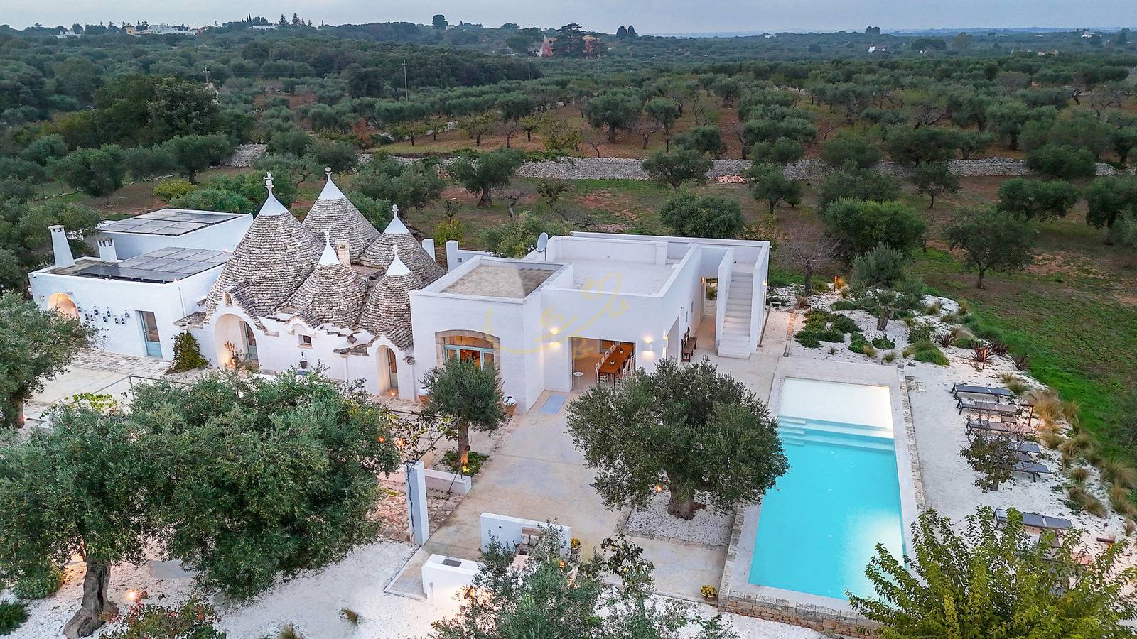 Td Marlù Luxury Trulli Experience w/Stunning Pool in Castellana Grotte, Provincia di Bari