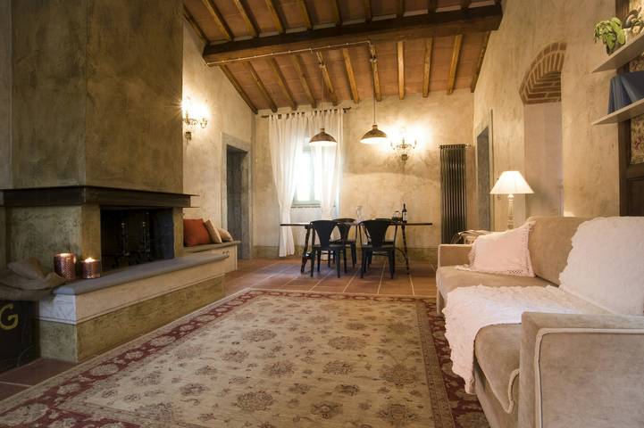 Appartement entier, Appartement avec piscine et vue sur le château in Reggello, Valdarno