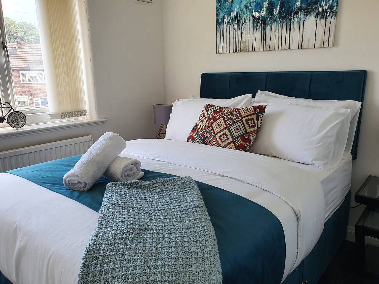 Großzügiges Zimmer mit 3 Schlafzimmern — Bahnhof Nr. Clifton, 5-10 Minuten zu Fuß — Garten und kostenloser Parkplatz in Greater Manchester