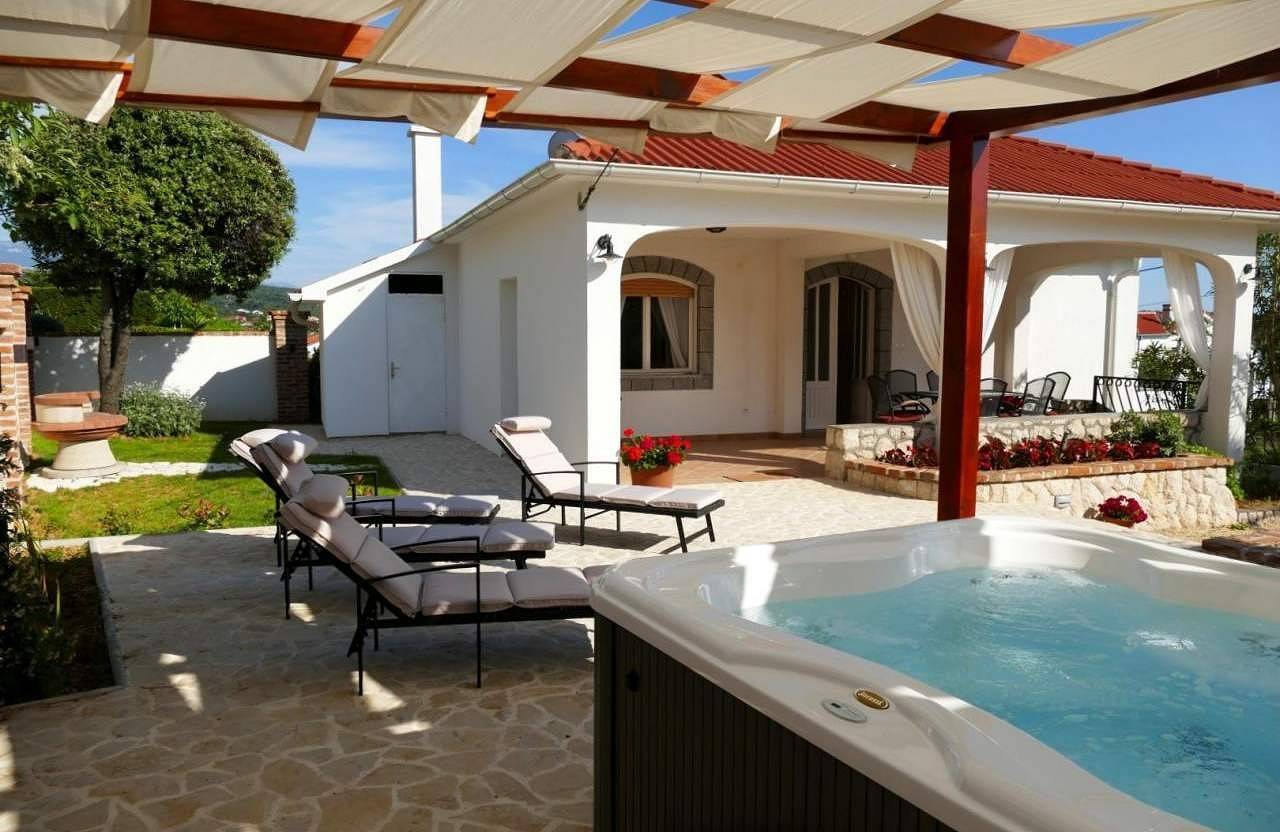 3-Zimmer-Haus mit Terrasse Barbat, Rab K-22081 in Barbat na Rabu, Rab