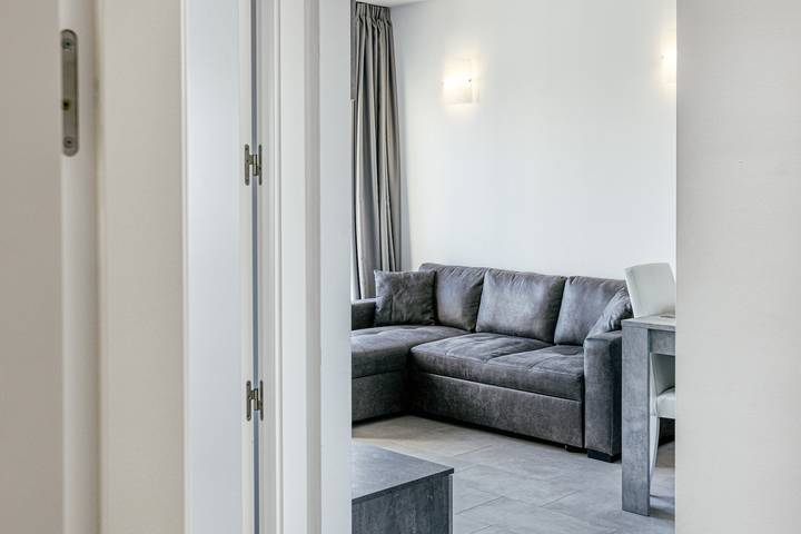 Apartment 'Giuliano Superior 3' with Balcony, Wi-Fi and Air Conditioning in Castelló d'Empúries, Upper Empordà