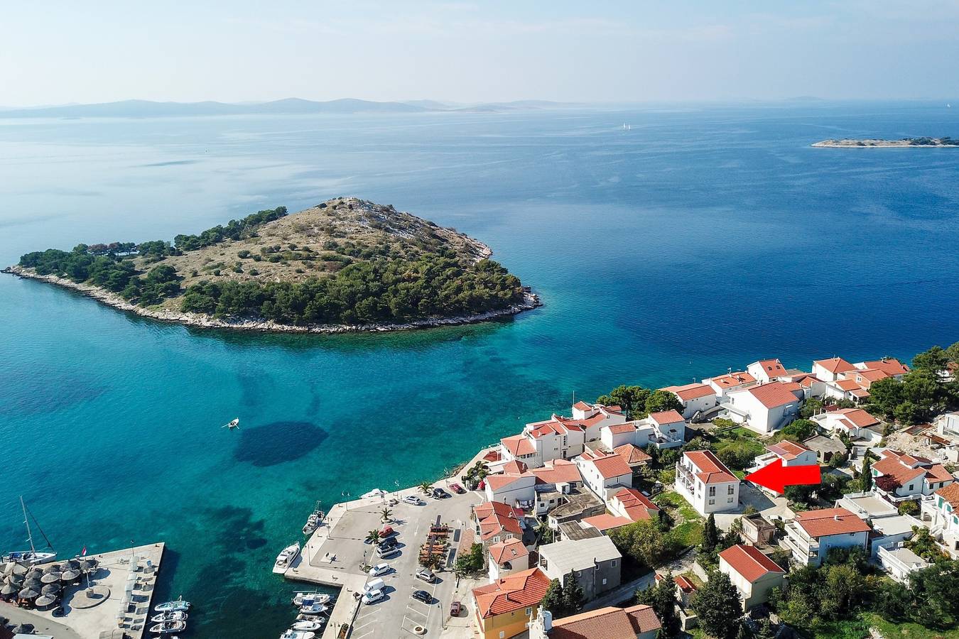 Ganze Wohnung, 2-Zimmer-Ferienwohnung mit Terrasse und Meerblick Tribunj, Vodice A-24102-a in Tribunj, Šibenik-Knin