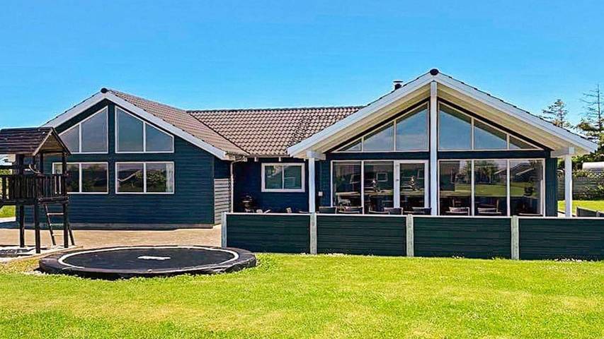 Ferienhaus für 14 Personen, mit Terrasse und Whirlpool sowie Pool und Sauna, mit Haustier in Kegnæs