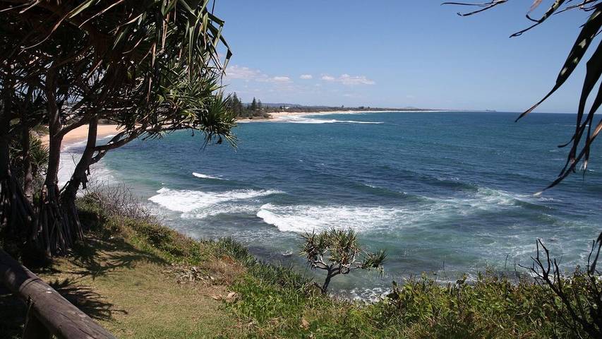 Holiday rental for 6 people, with pool and terrace as well as garden in Moffat Beach