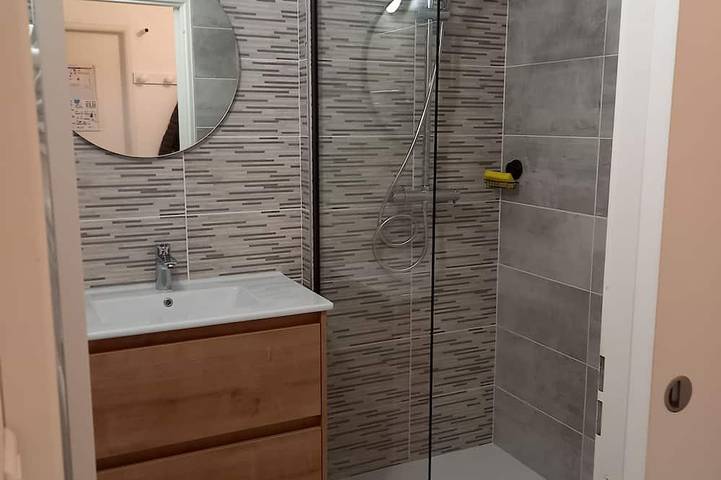 Gîte pour 3 personnes, avec piscine et balcon à La Flotte - 2