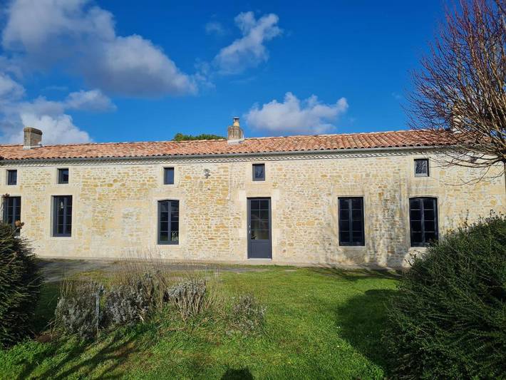 Location de vacances pour 8 personnes, avec jardin et vue à Montpellier-de-Médillan - 2