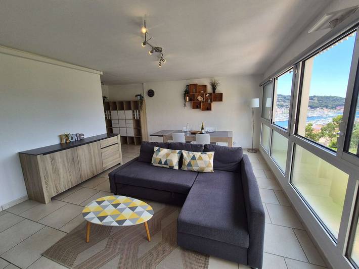 Entire holiday apartment, 2 bedrooms, air-conditioned, Wifi, sea view, swimming pool in Saint-Mandrier-sur-Mer, Mediterranean Coast (France)