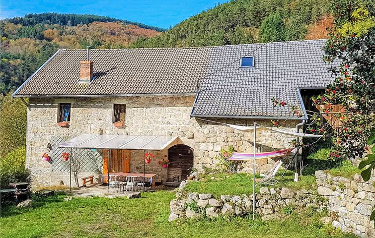 Ferme pour 9 personnes, avec jardin et terrasse en Ardèche
