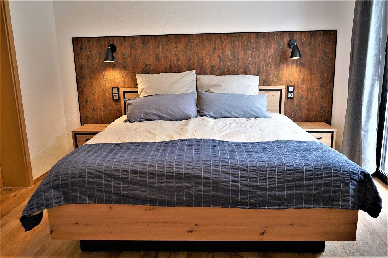 Haus Moselliebe - Charmantes Frühstücks Zimmer mit Balkon und Blick auf die Mosel. Raucherfreihaus in Ediger-Eller, Cochem-Zell