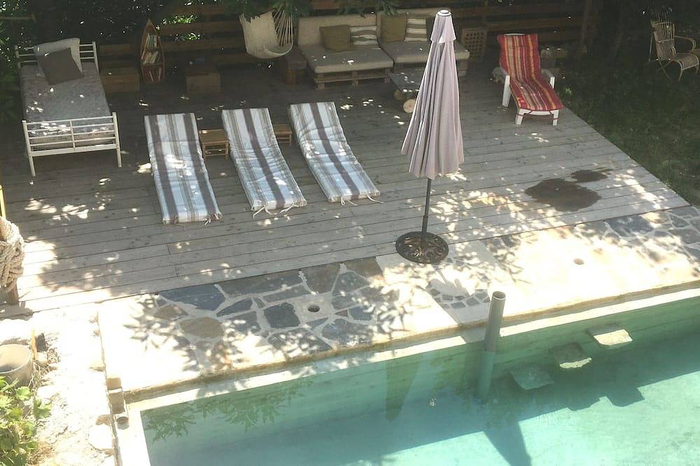 Le Paradis Les Vignals gîtes et événements Cévennes vue piscine in Arphy, Parc national des Cévennes