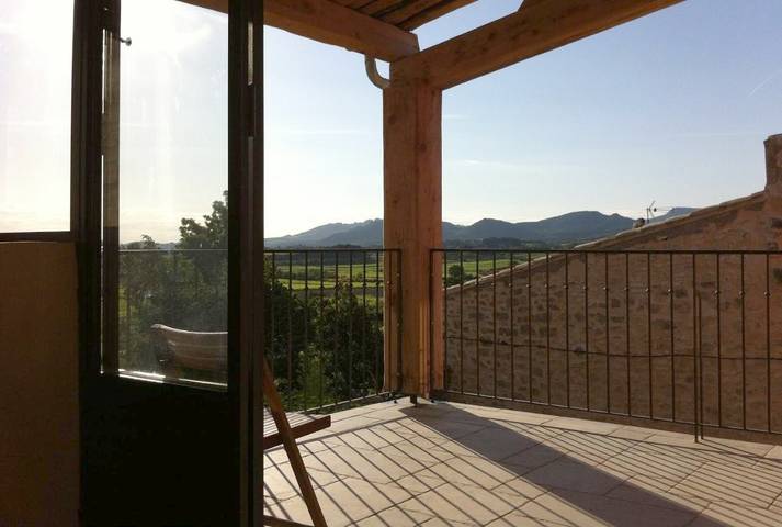 Location de vacances pour 6 personnes, avec terrasse et vue, animaux acceptés à Saint-Pierre-de-Vassols - 2