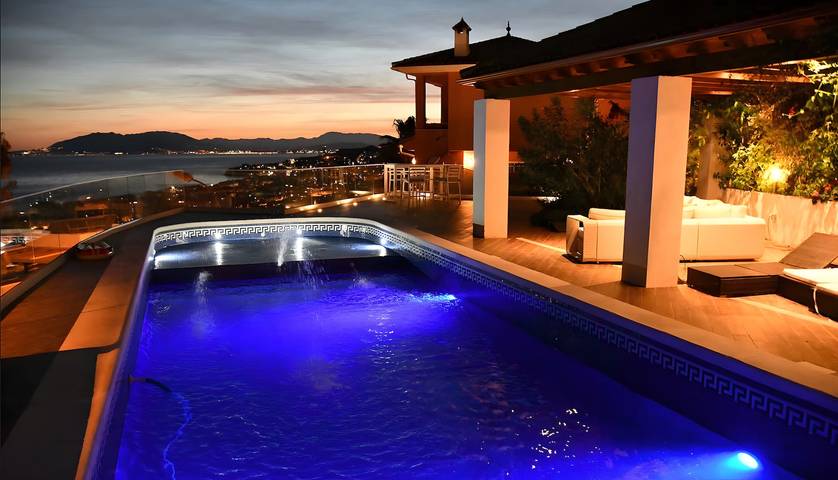 Casa de vacaciones para 8 personas, con jardín y balcón, Se admiten mascotas en Torre de Benagalbón