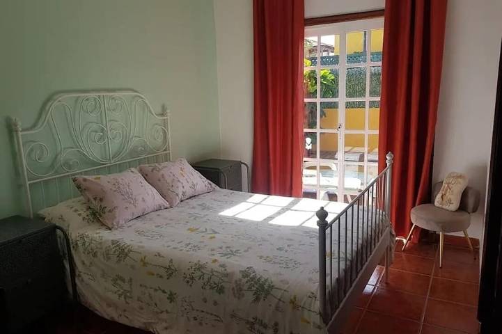 Villa mit privatem beheizten Pool Gratis WIFI BBQ. Küste Der Stille in Costa del Silencio, Teneriffa Süd