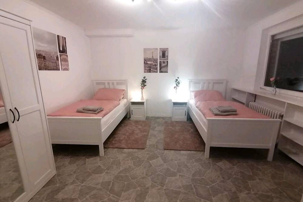 Ganze Wohnung, Monteur-/ Ferienwohnung *direkt* in Northeim, 2 bis 6 Pers. in Northeim, Niedersachsen