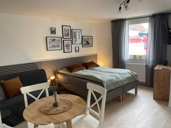 Ferienwohnung für 5 Personen, mit Terrasse und Ausblick in Haßloch