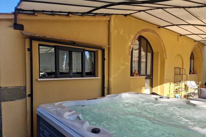 Holiday home for 5 people, with balcony and hot tub as well as garden, with pets - 1