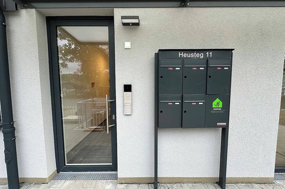 Ganze Wohnung, Balkon-Kostenloser-Parkplatz-Waschtrockner-Smarttv-Kostenlose Stornierung-Küche in Erlangen, Franken