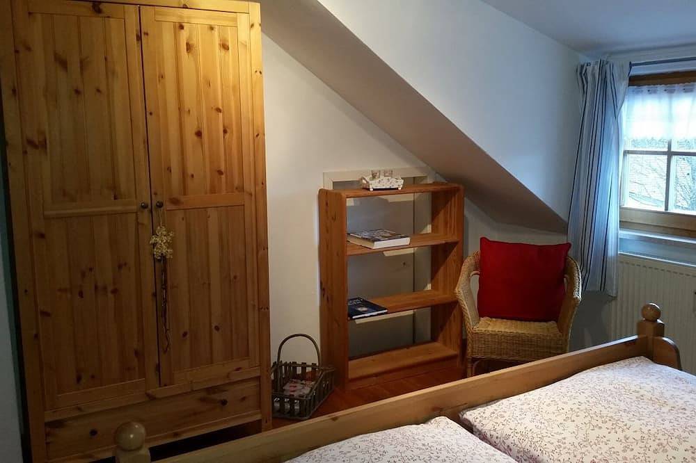 Ganze Wohnung, 4 Dtv-Sterne Fewo, 3 Schlafzimmer, Ammergauer Alpen, Königscard inkl. in Rottenbuch, Romantische Straße